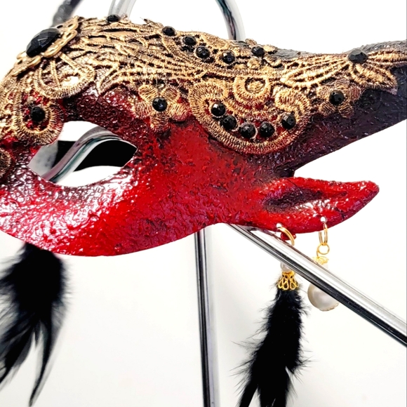 Mask - Picture 1 of 4